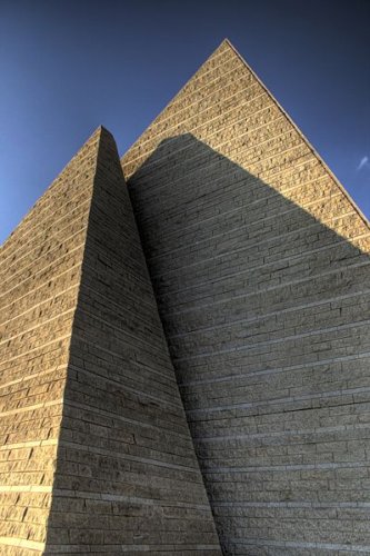 Datei:Grant-MacEwan-College-Pyramid-Detail-01.jpg