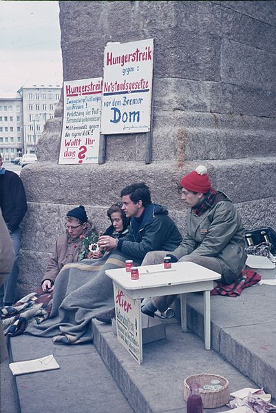 401px-Hungerstreik gegen die Notstandsgesetze.jpg